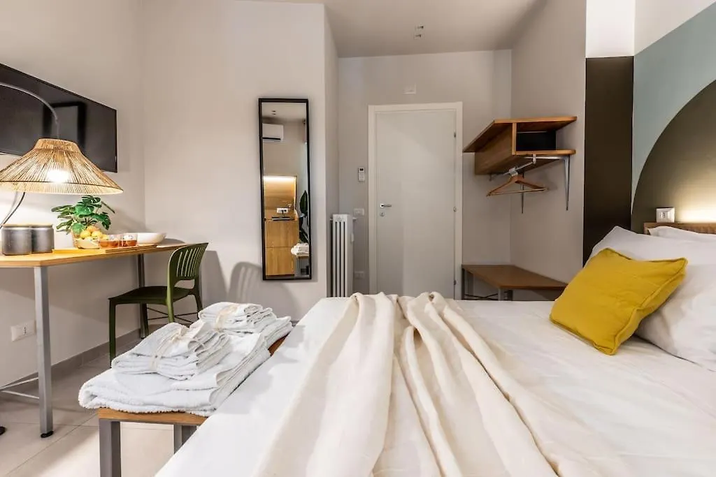 Dafne Room Un'Oasi Romana Per Coppie Italy